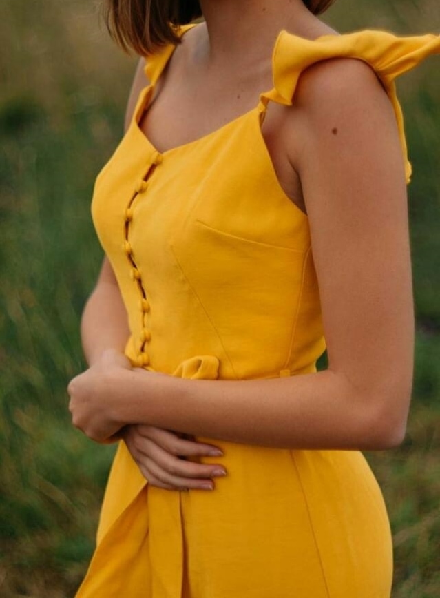 Żółta sukienka z rozcięciem na nogę Sunny Smile