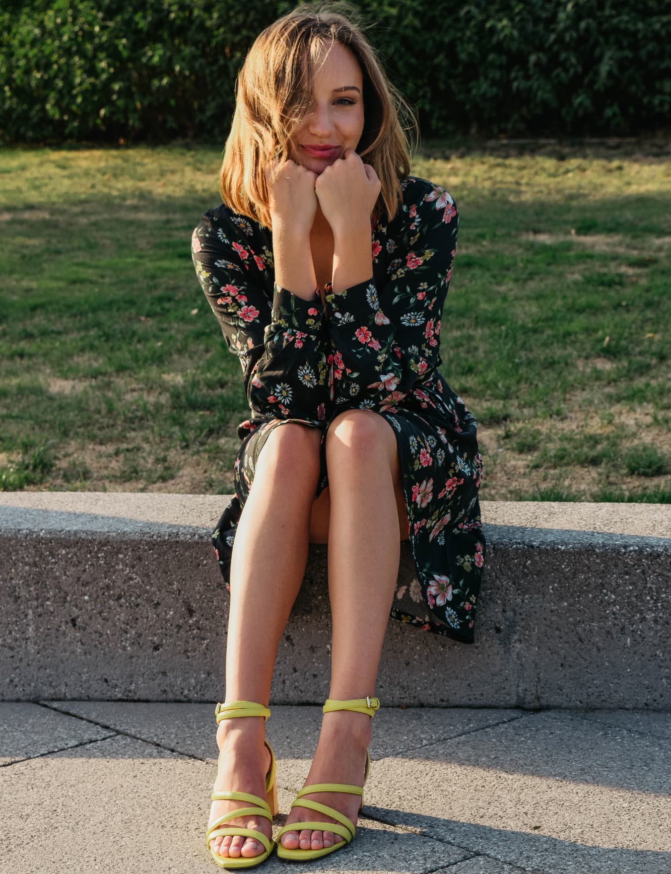 Rozkloszowana sukienka w kwiaty Aksamitka