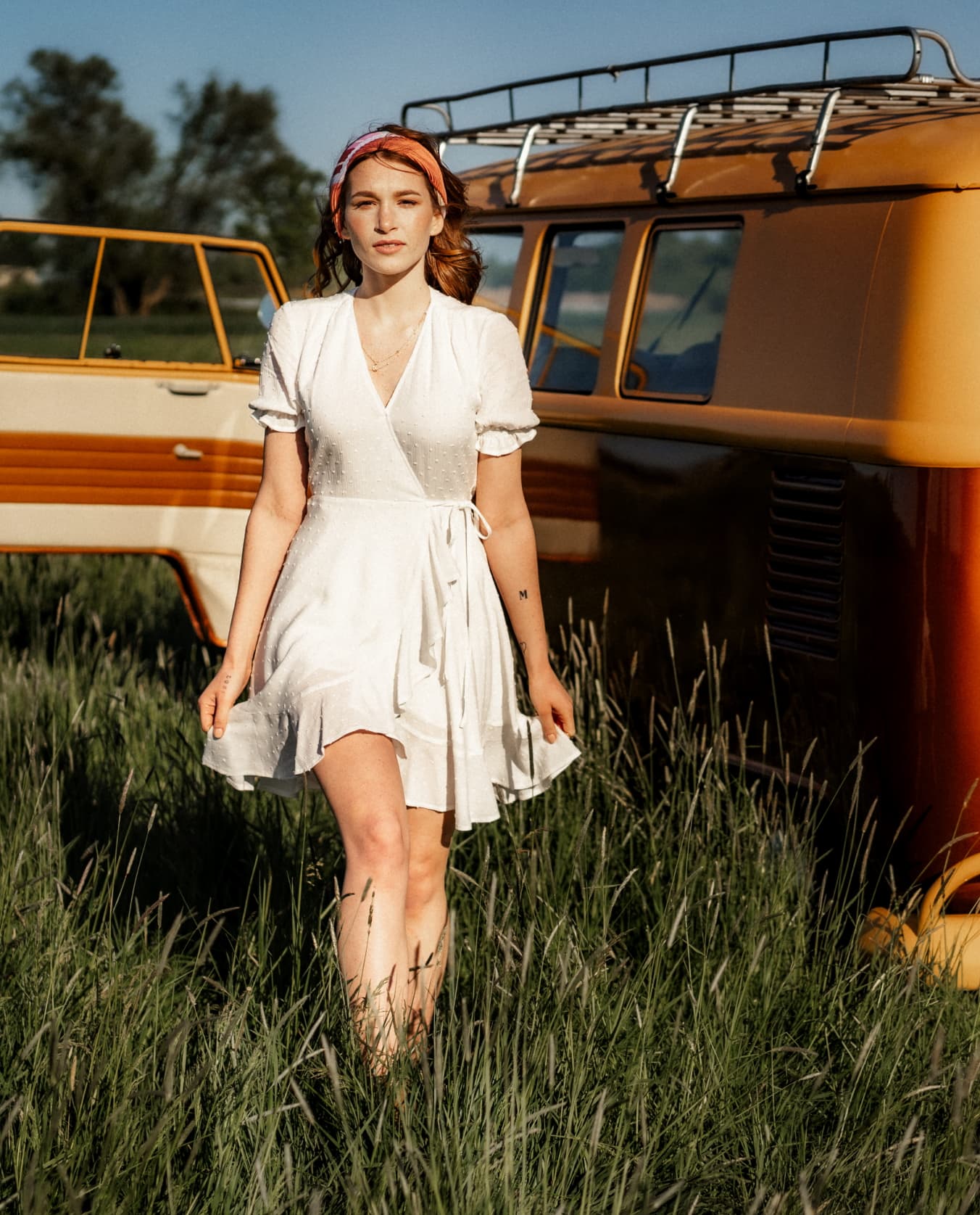 Biała kopertowa sukienka Sweet Lisa