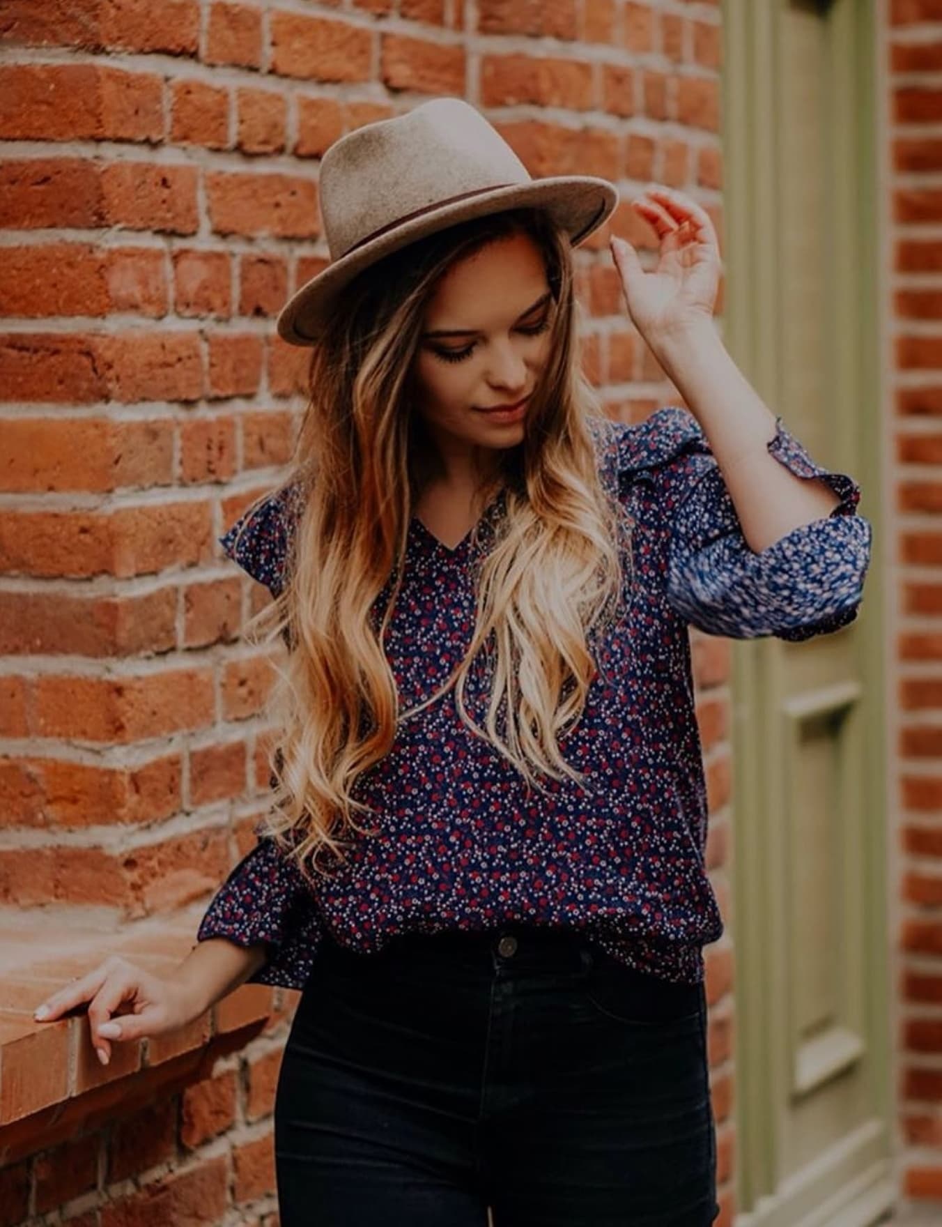 Granatowa damska bluzka w kwiatki Boho Chic