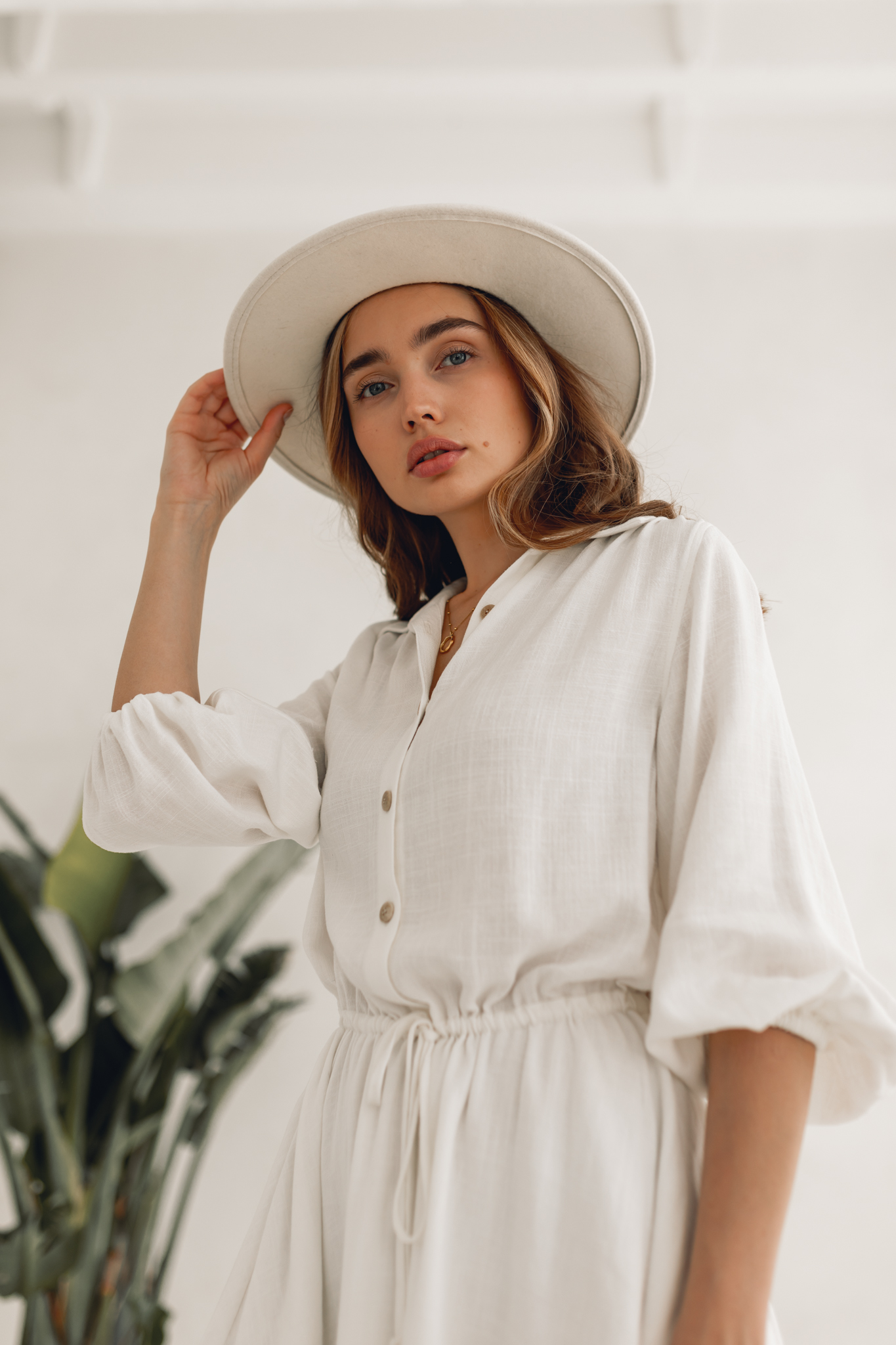 Biała koszulowa sukienka Louise