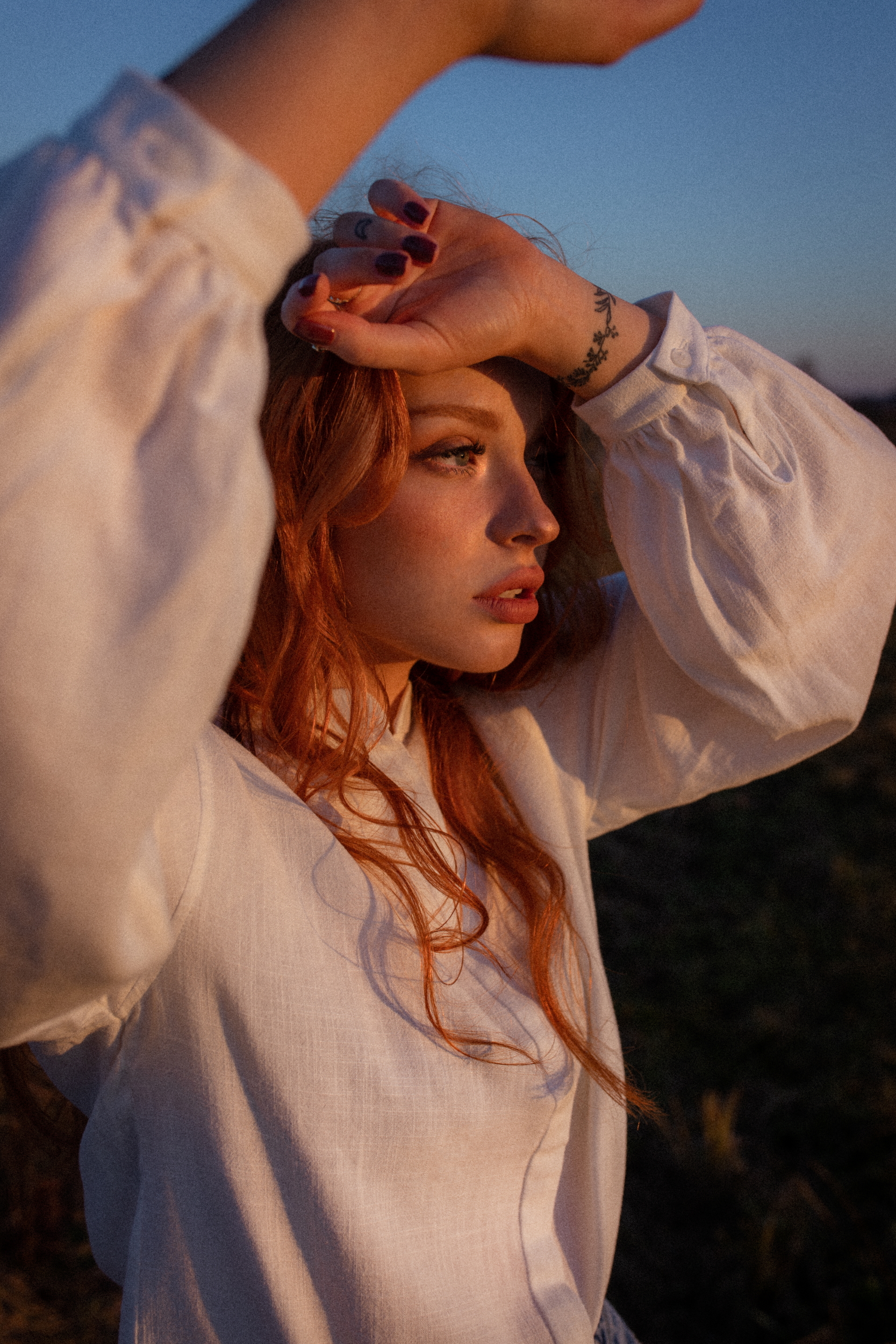 Koszula Sophia ivory ze stójką i bufiastymi rękawami