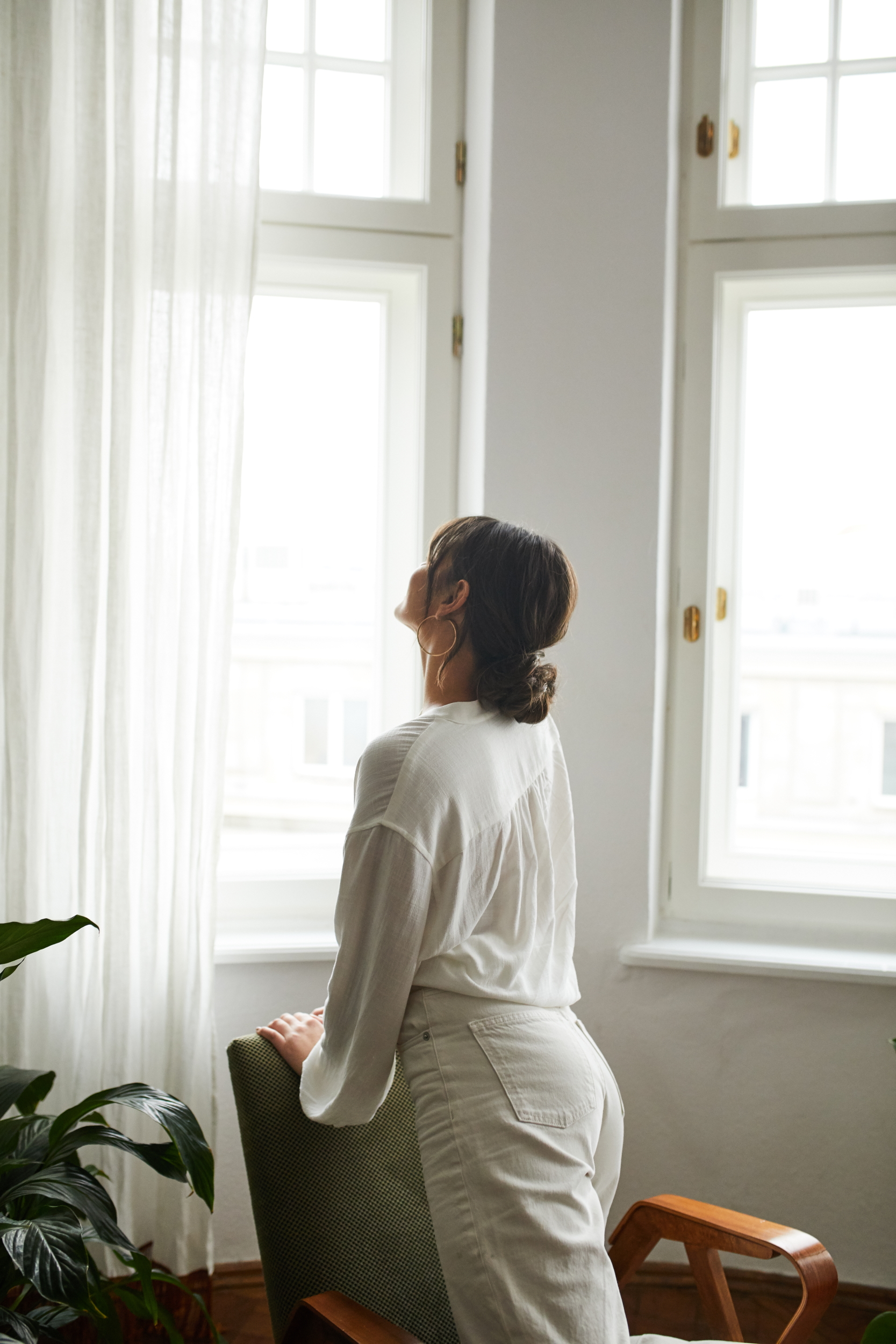 Koszula Sophia ivory ze stójką i bufiastymi rękawami