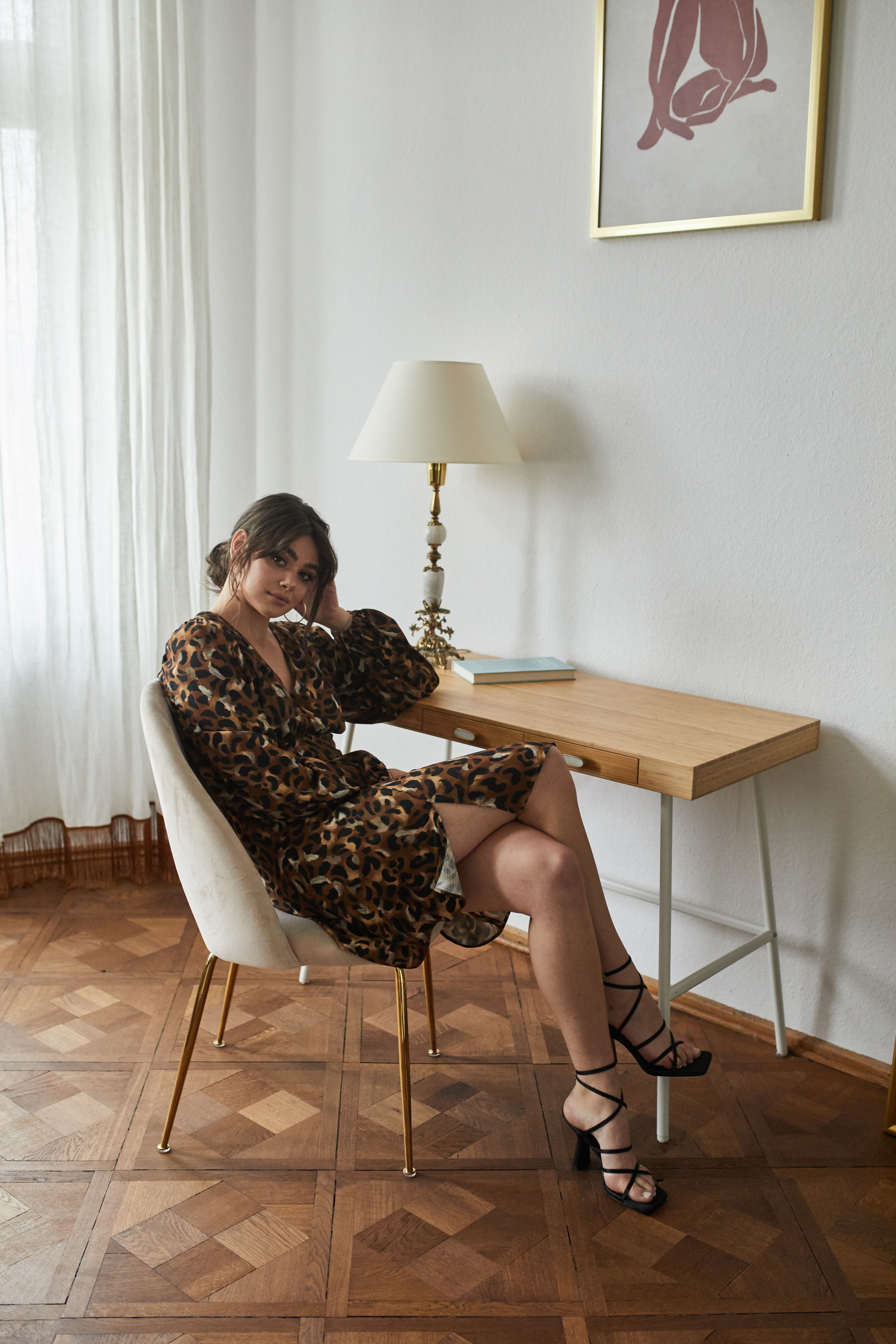 Mini sukienka z długim rękawem w zwierzęcy wzór Tina