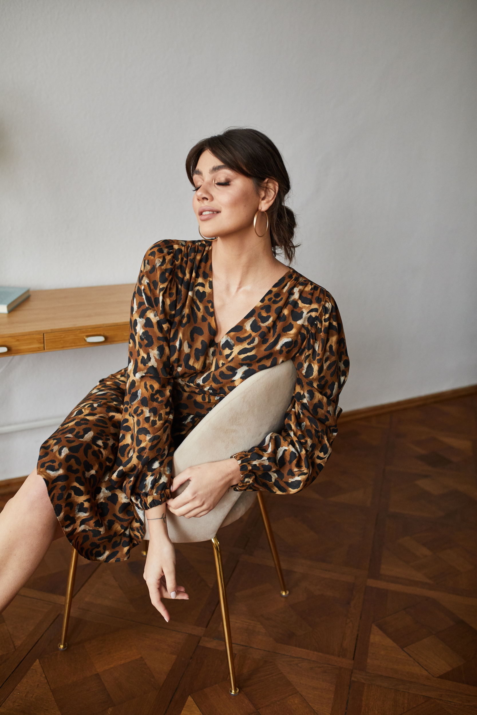 Mini sukienka z długim rękawem w zwierzęcy wzór Tina