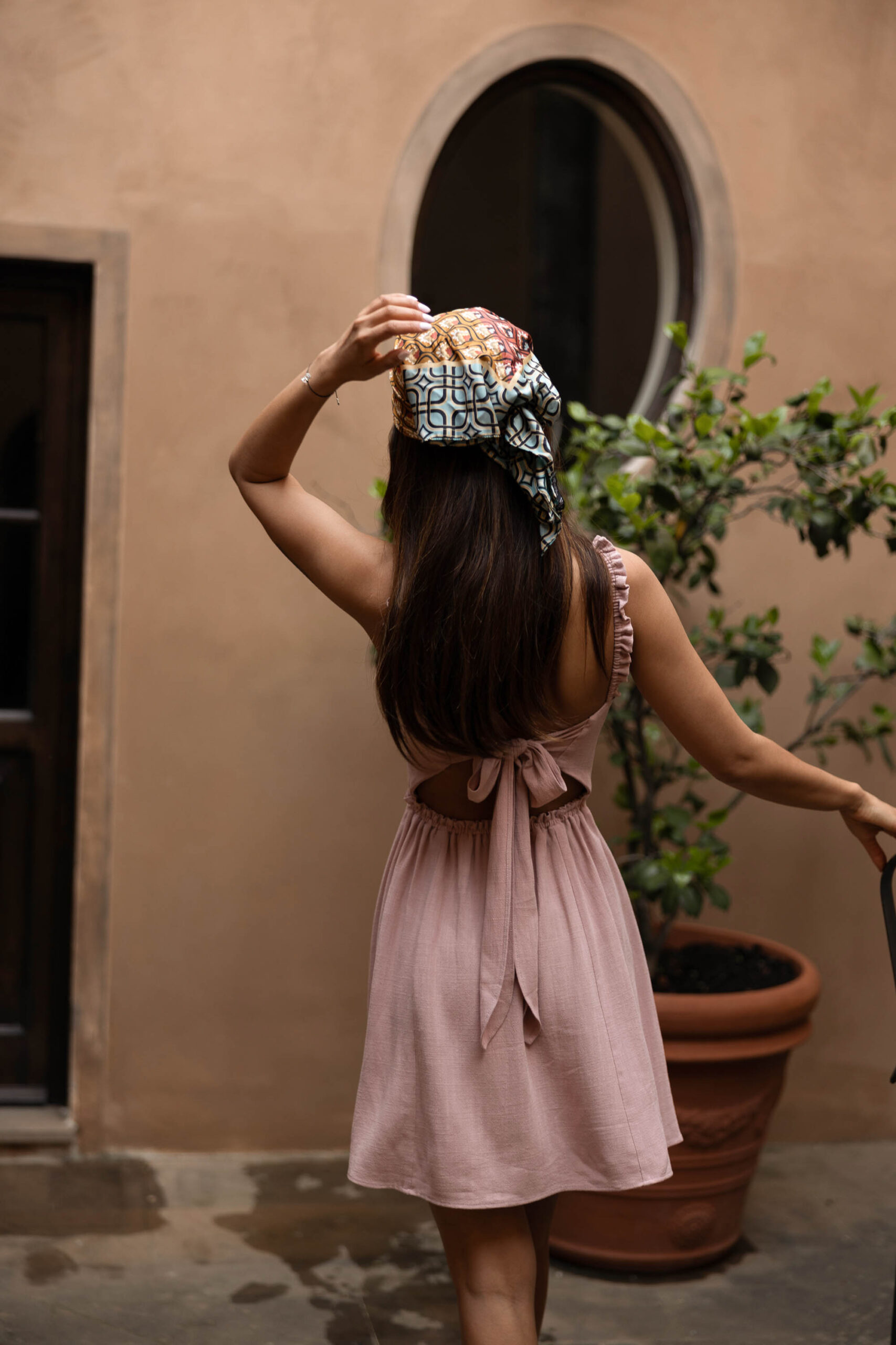 Mini sukienka Pink Francesca z wiązaniem na plecach