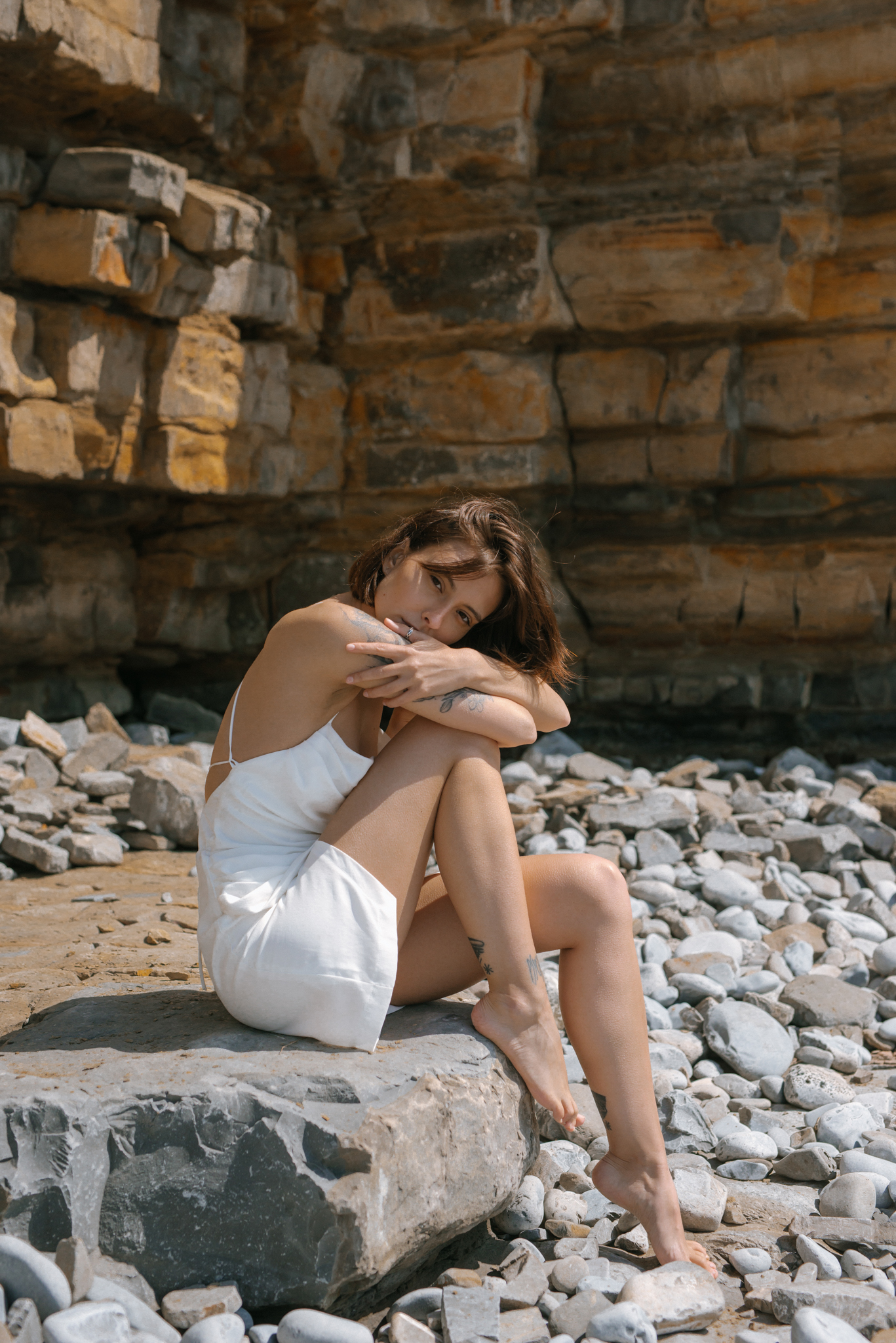 Mini biała sukienka Lilly z dekoltem woda