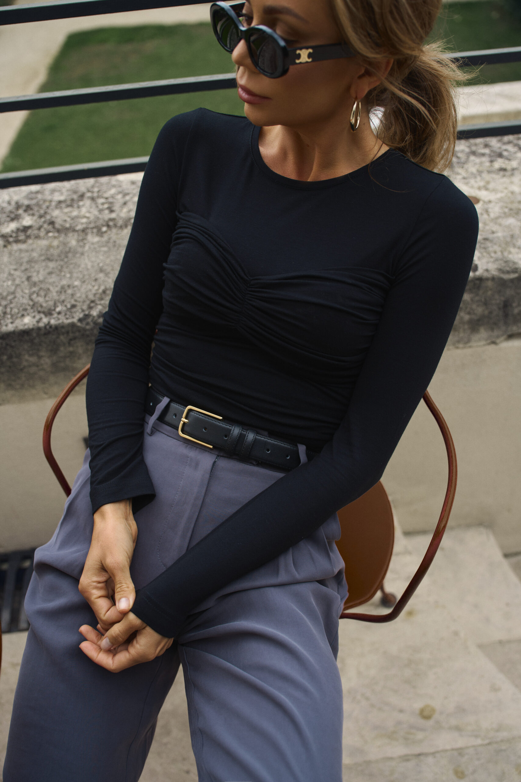 Czarne body Sally z marszczeniem na biuście