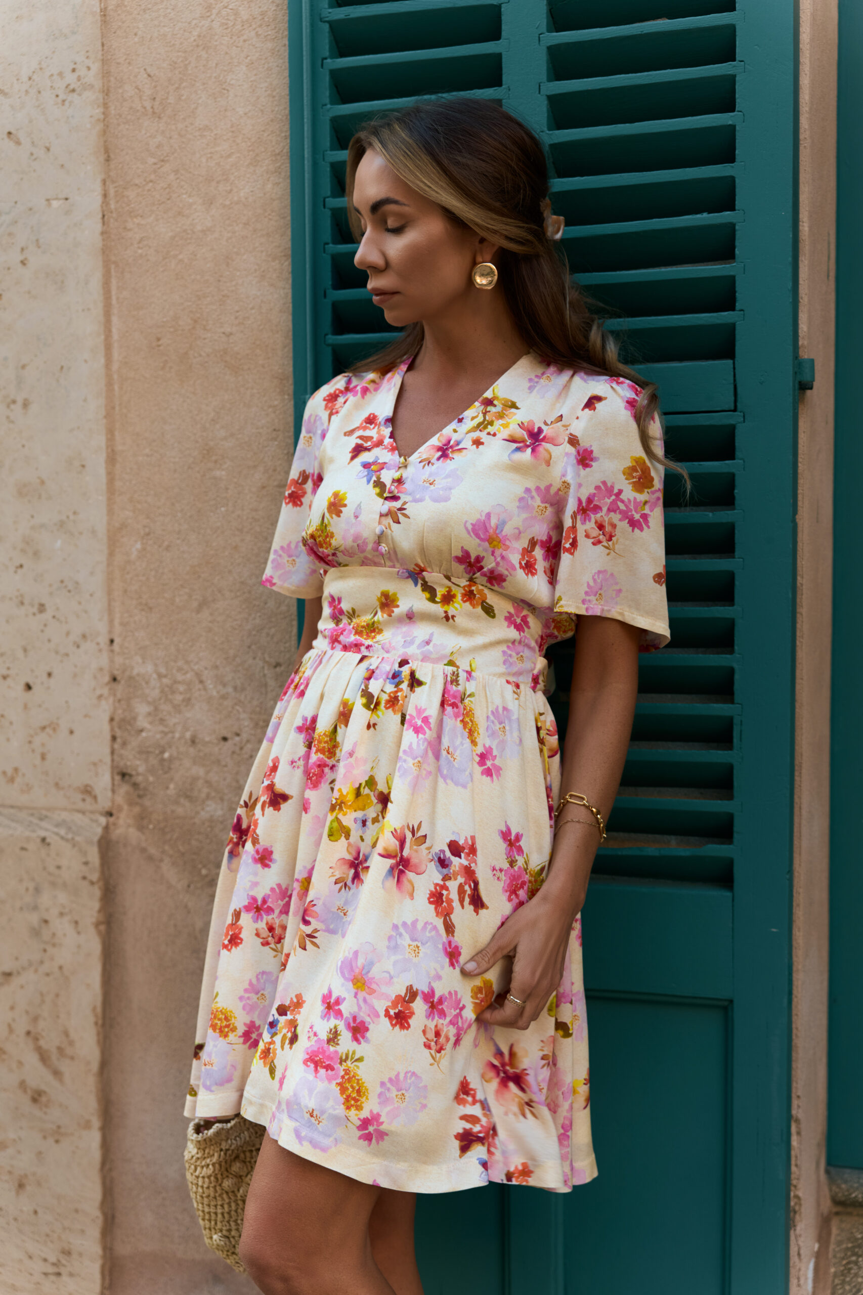 Mini pastelowa sukienka Fresia z zwiewnym rękawem