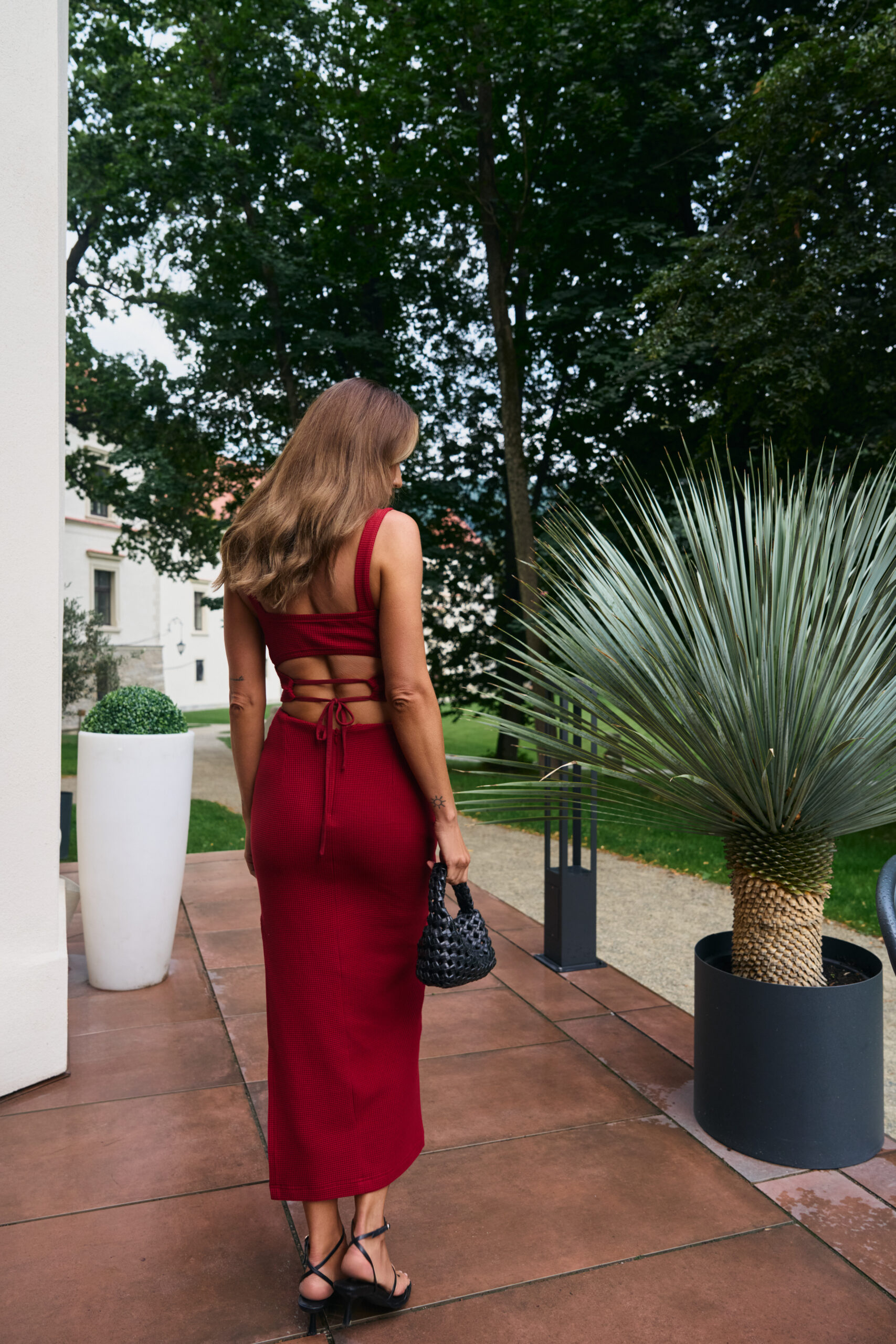 Midi dzianinowa sukienka Olivia Old Red zgaszona czerwień